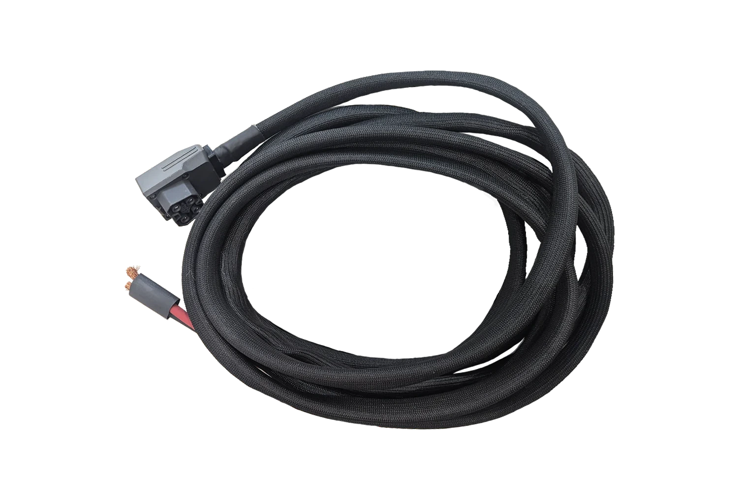 Close-up of EcoFlow battery connector on 48V air conditioner cable with bare wire ends