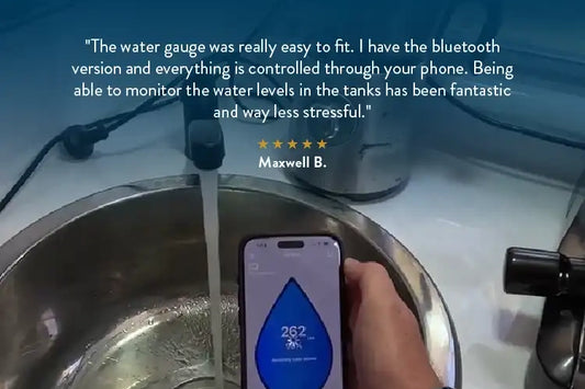 Person holding a smartphone with water gauge app next to a water faucet, with a five-star rating and review text.